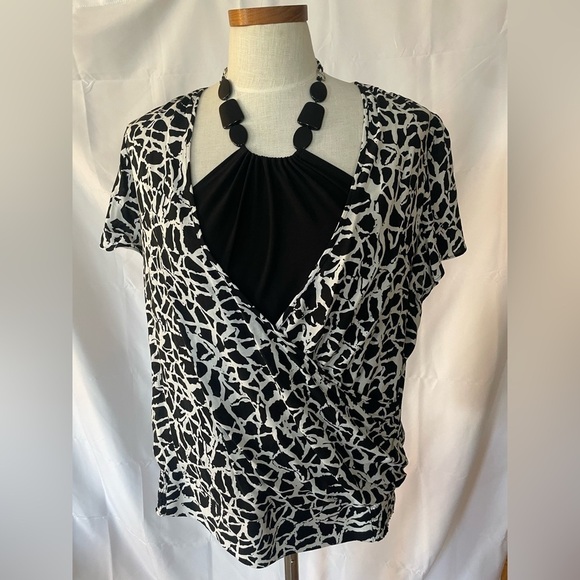 Stylish Black and White Women's Top size XL Dessbarn - Picture 1 of 7